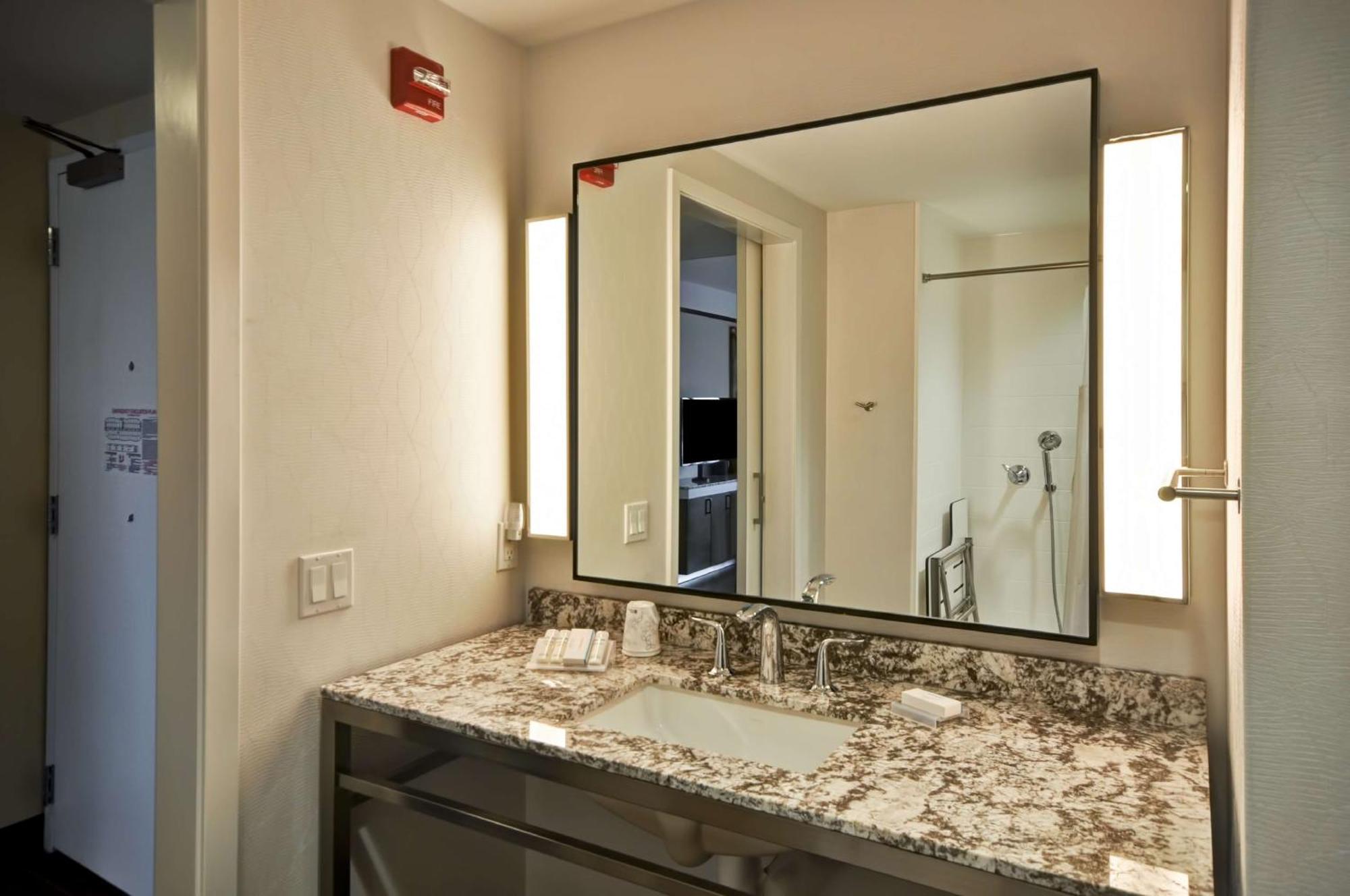 Hilton Garden Inn Detroit Troy Exterior foto